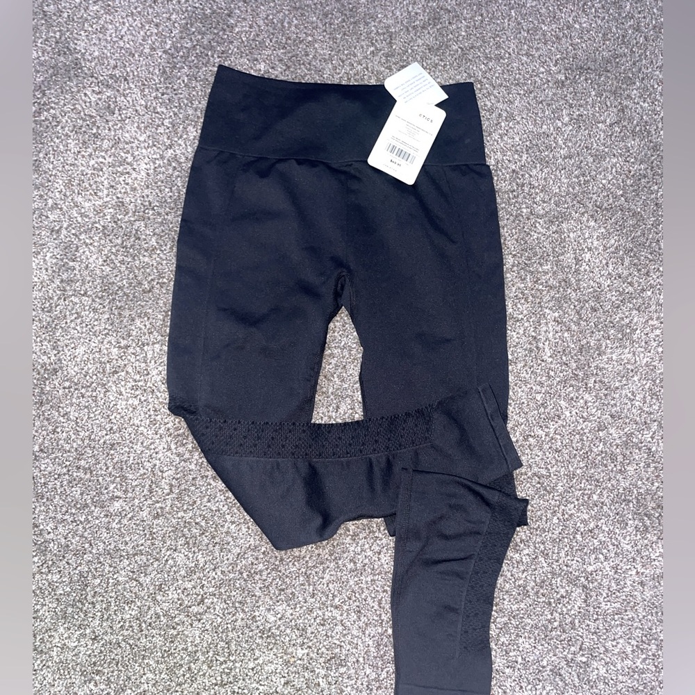 NWT Fabletics high waisted performed leggings perfect condition